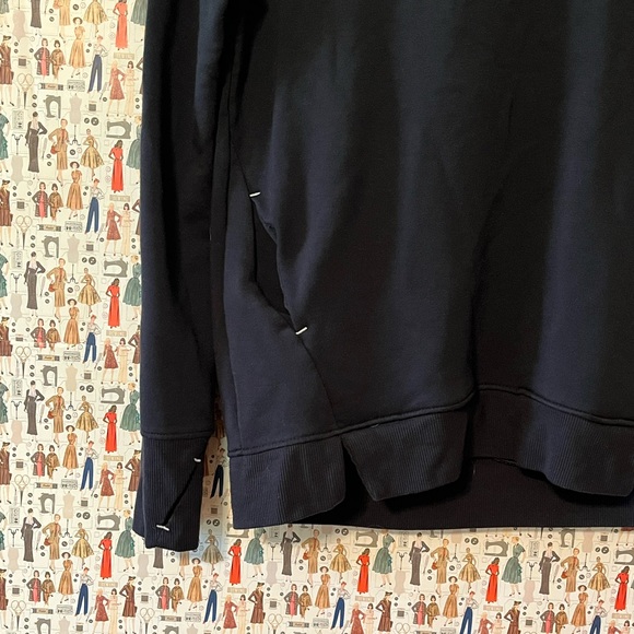 All in motion sweatshirt 🖤 - Picture 3 of 6